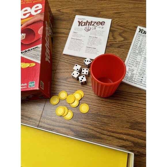 YAHTZEE Dice Game E950 1998 Milton Bradley - Picture 5 of 7